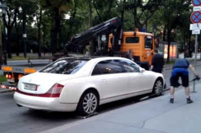 Chłopaki się nieźle zdziwili! Maybach 62S kontra holownik straży miejskiej!